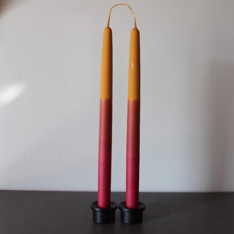 Flerfärgade antikljus burgundy