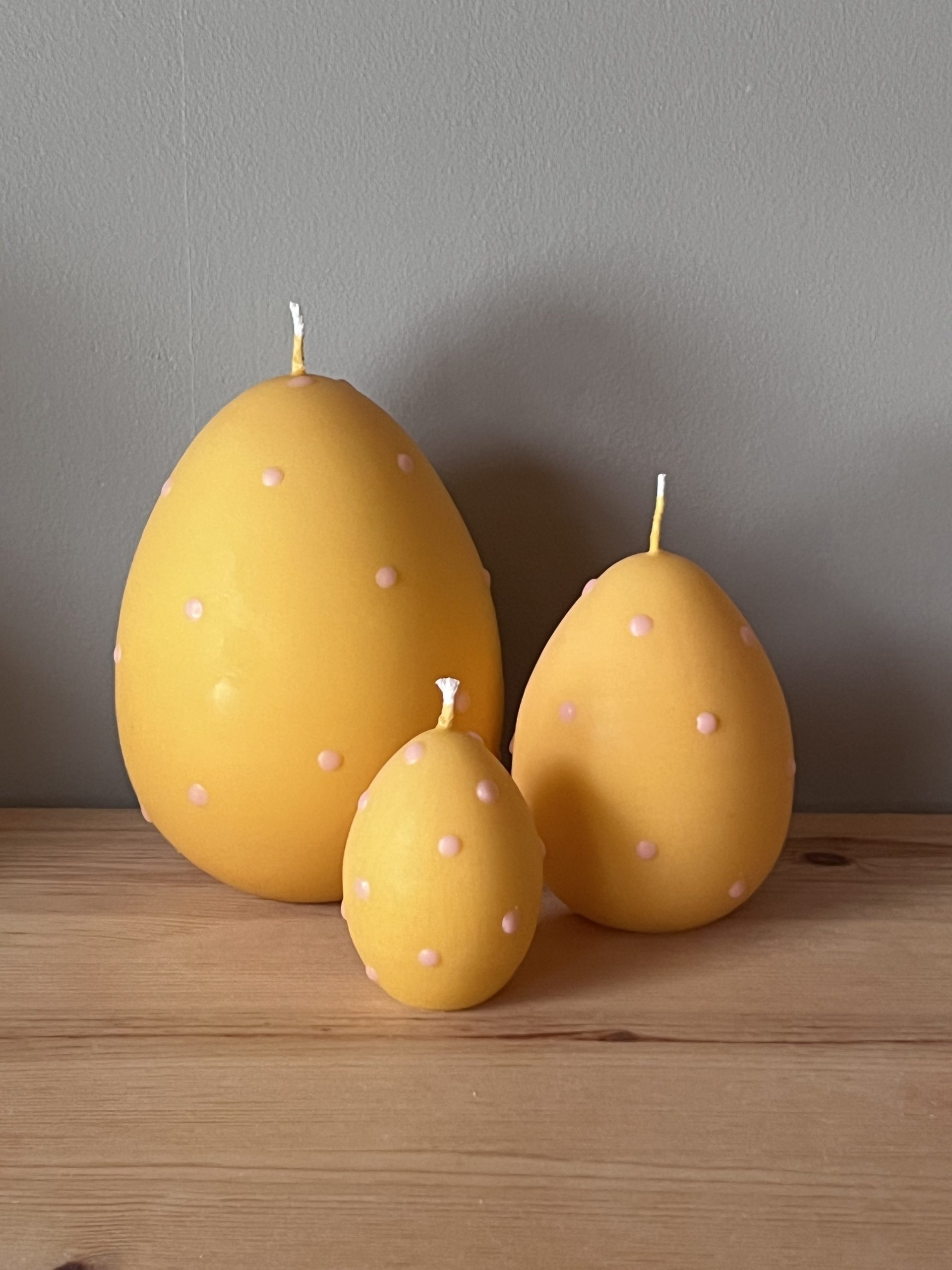 Äggljus prickigt gult